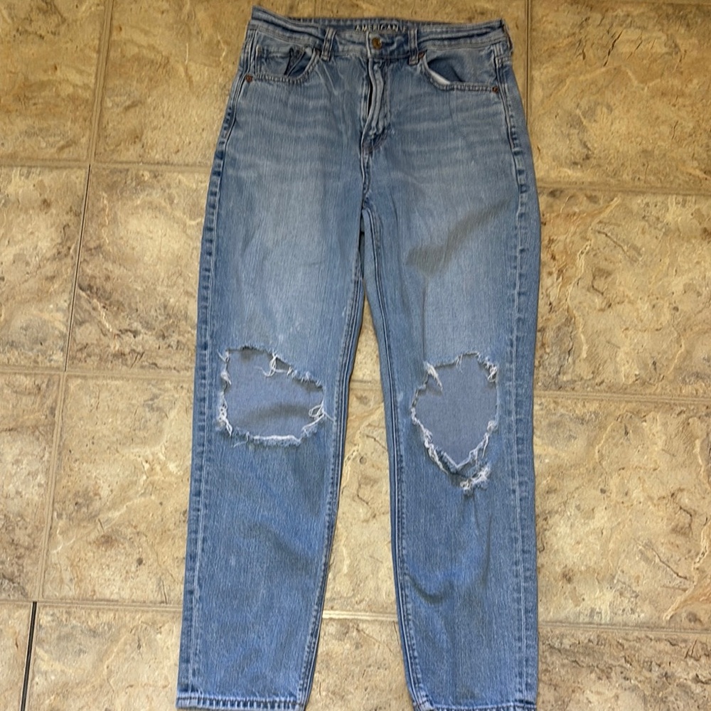 American Eagle Women’s Distressed Blue Jeans size 8 Strigid